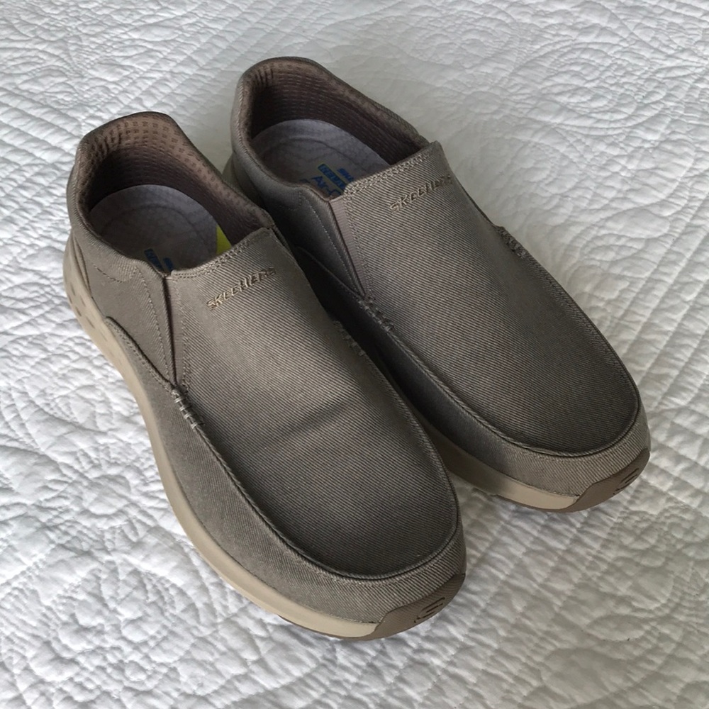 Men’s Sketchers, size 10 1/2, NEW Casual Slip-on
